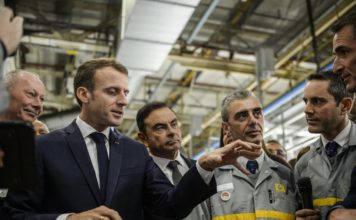 Vláda nepotřebuje v Renaultu snížit svůj podíl, tvrdí Macron